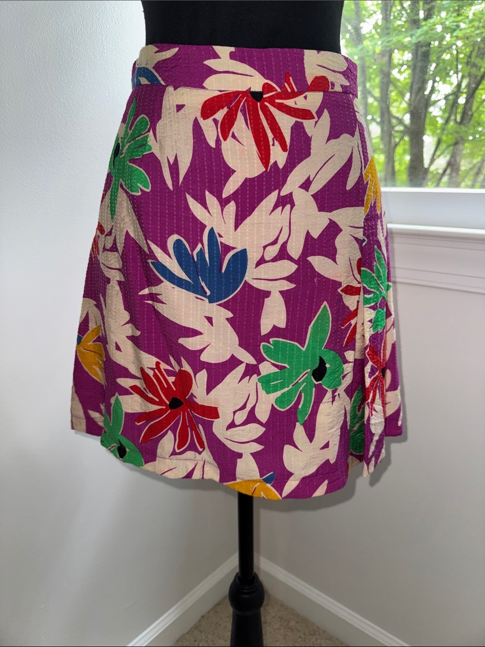 💕💕💕NWOT Purple Floral Mini Skirt with Multicolor Blooms🌹🌸💐🌺🌷🌻🥀